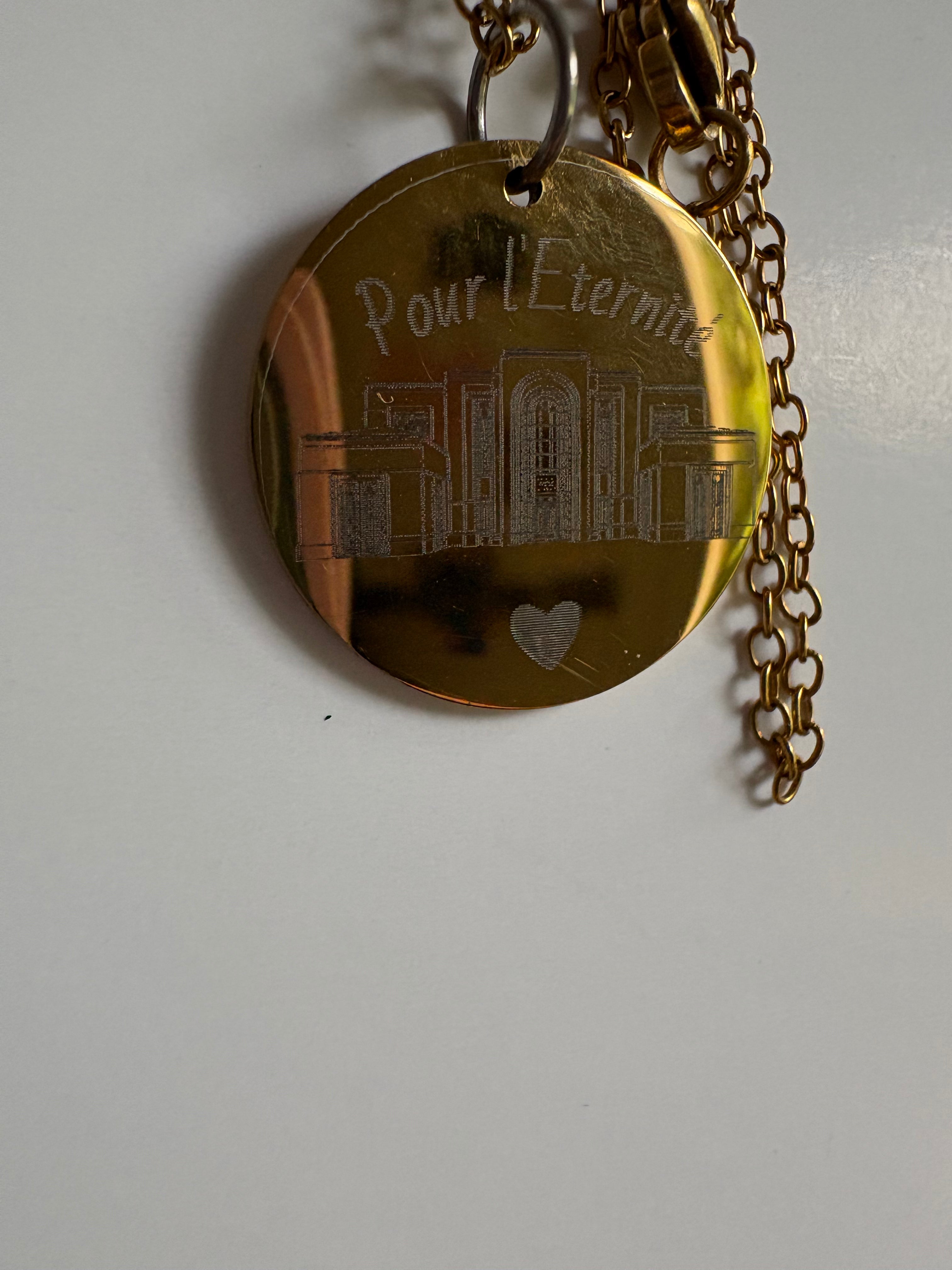 Pendentif Temple de Paris Doré et sa chaine en acier inoxydable